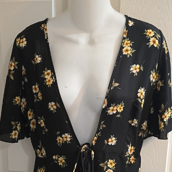 Black Floral Kimono Size M - Picture 2 of 7